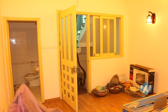 House for rent in Nghi Tam village, Tay Ho, Ha Noi